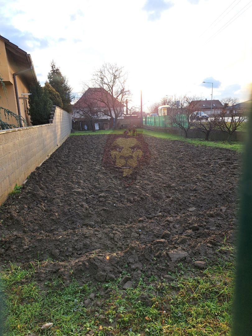 NA PREDAJ POZEMOK V MADUNICIACH