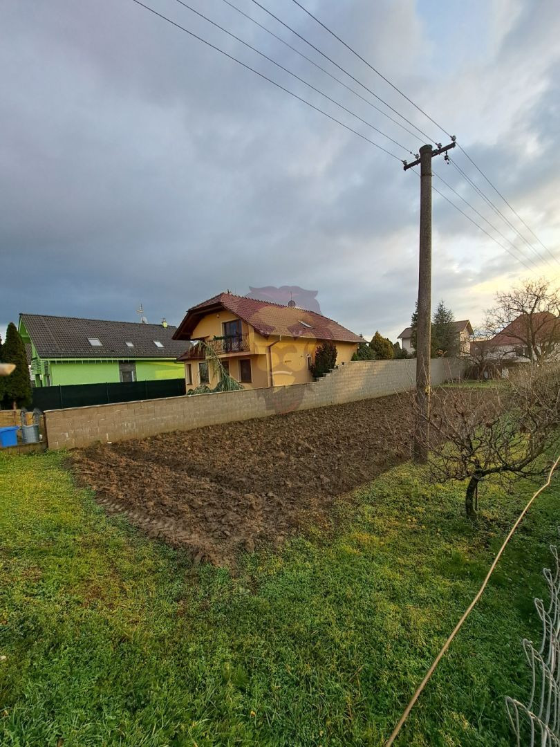 NA PREDAJ POZEMOK V MADUNICIACH