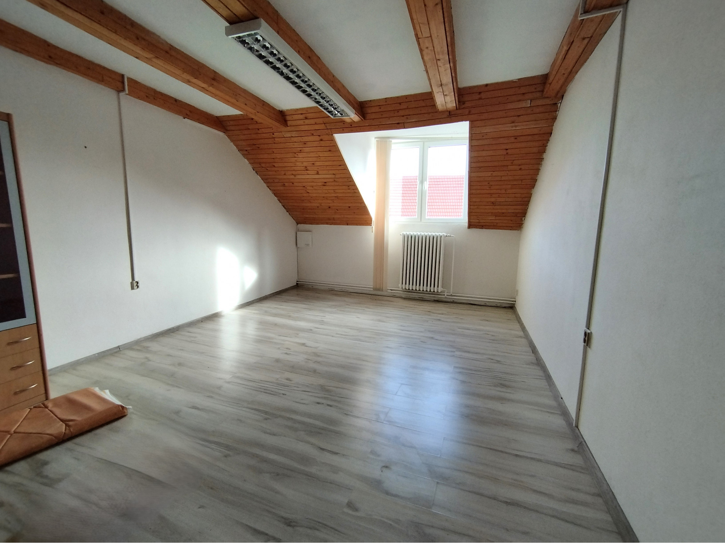 NA PRENÁJOM - Priestory pre kancelárie a služby v Hlohovci