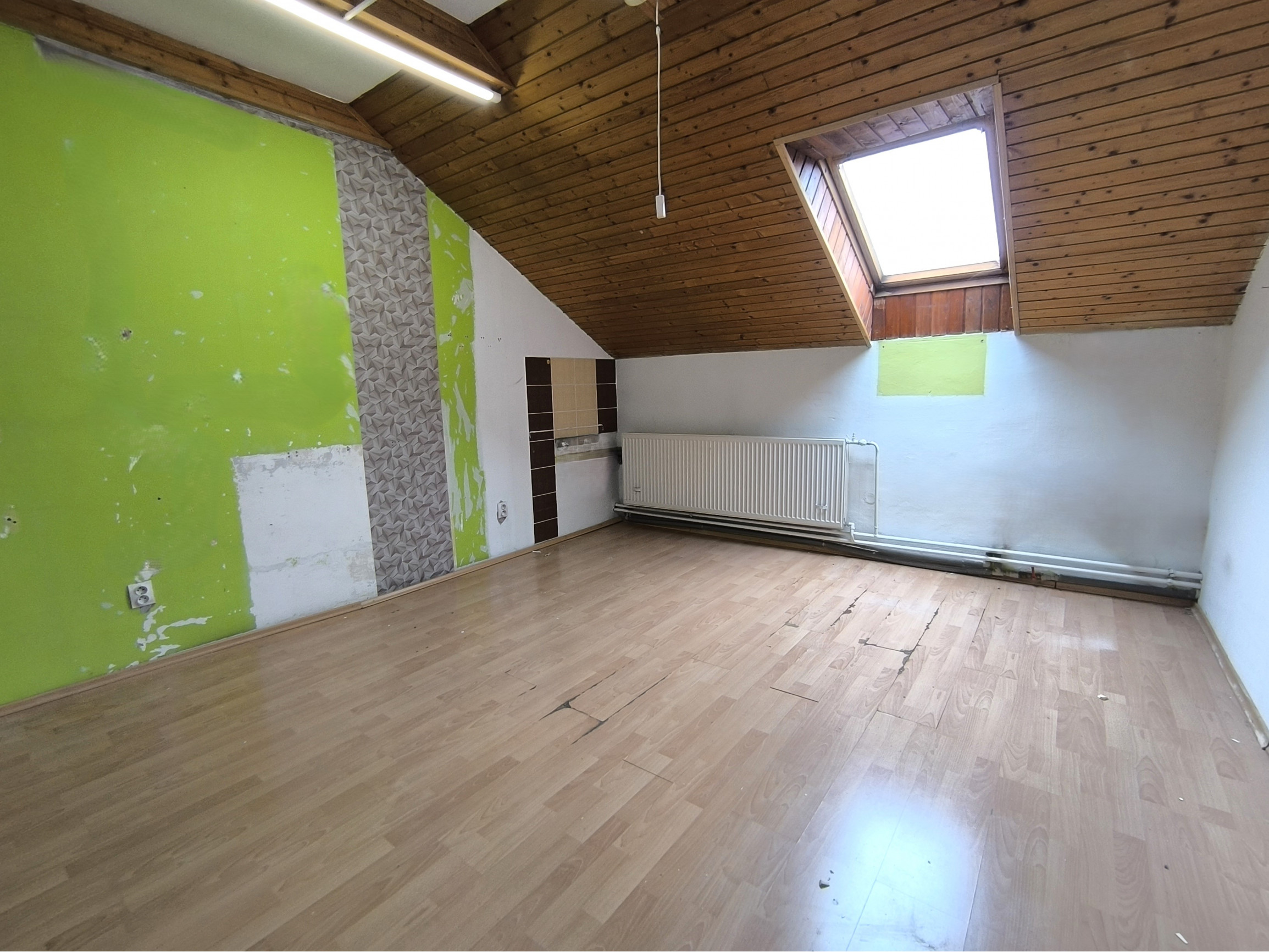 NA PRENÁJOM - Priestory pre kancelárie a služby v Hlohovci