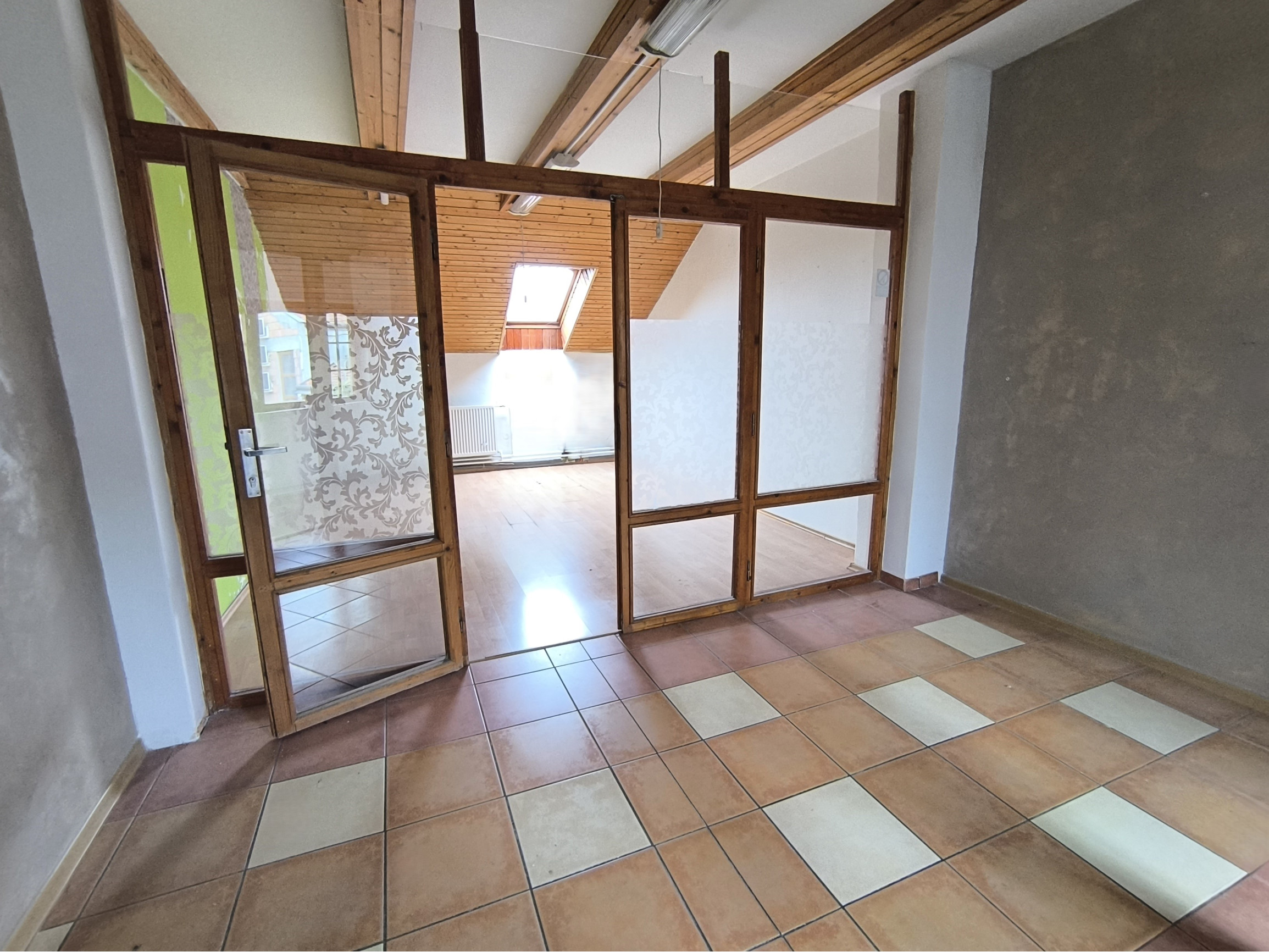 NA PRENÁJOM - Priestory pre kancelárie a služby v Hlohovci