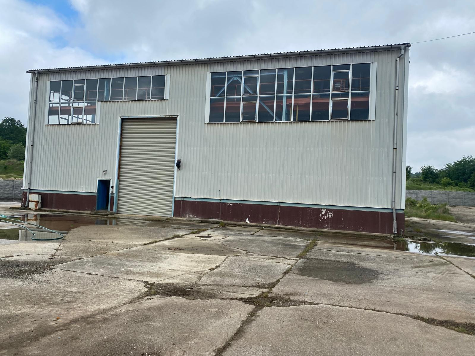 NA PREDAJ - Administratívno-priemyselný areál Vlčie Hory