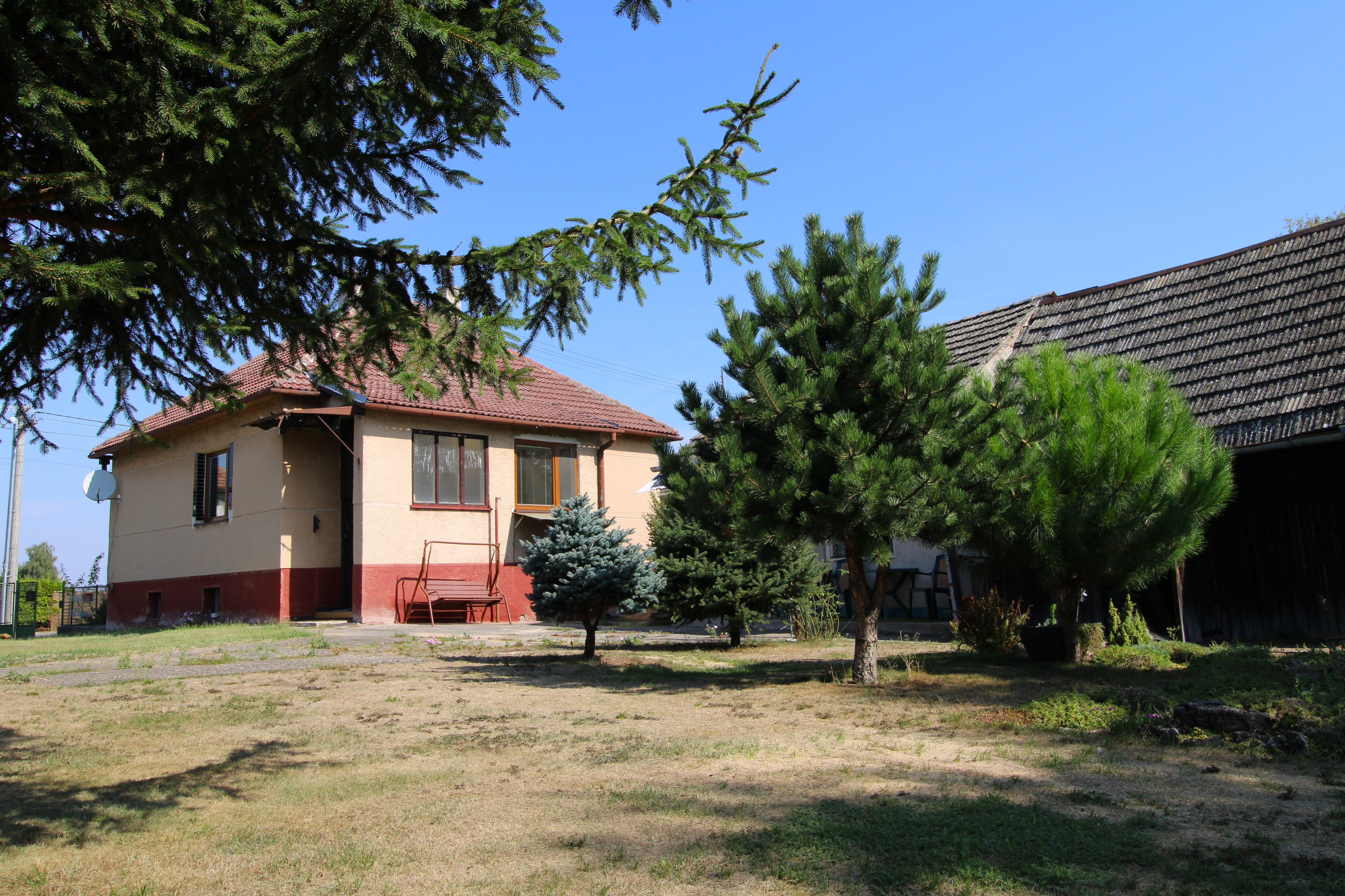 NA PREDAJ -Rodinný dom s veľkým pozemkom v Borskom Mikuláši