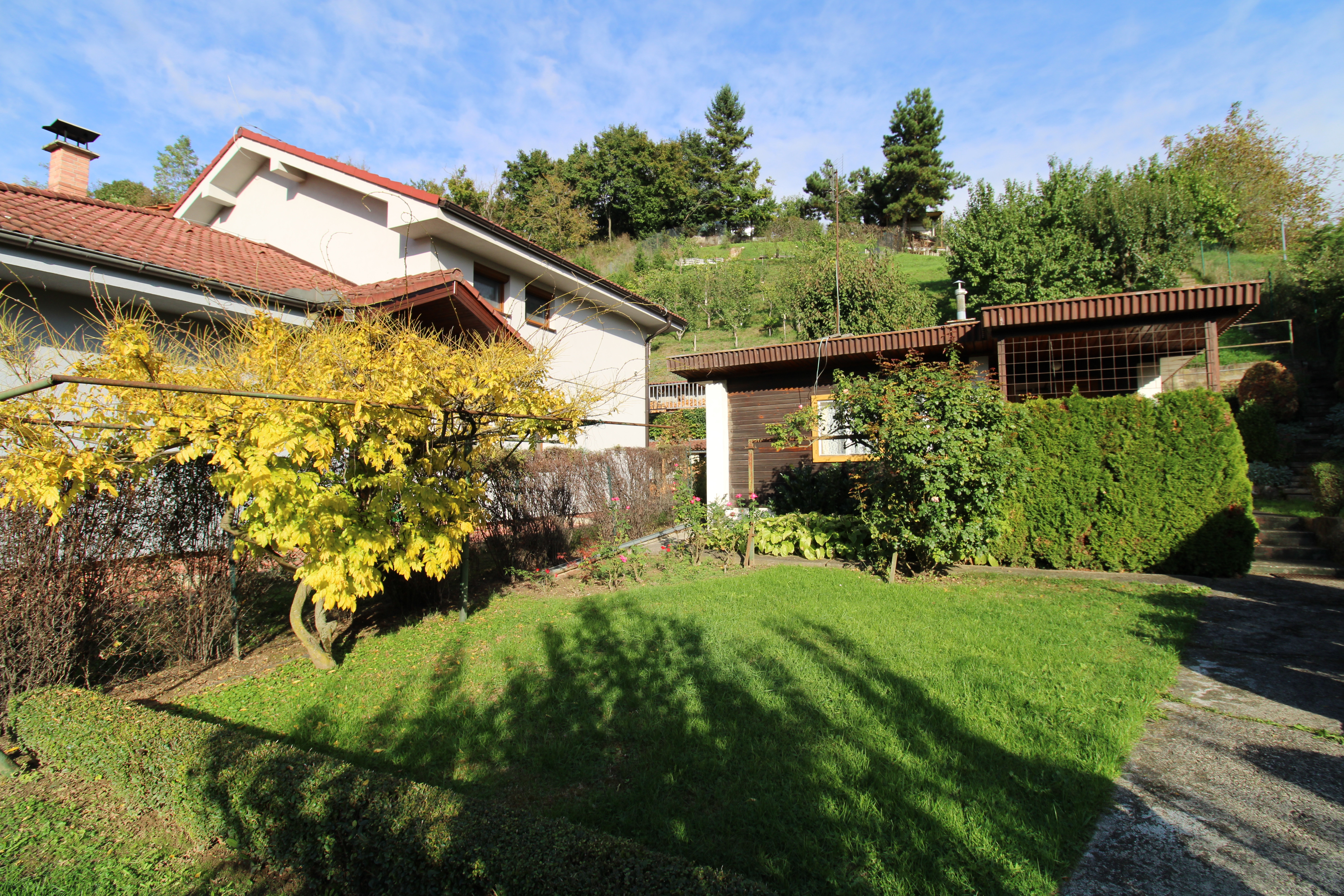 NA PREDAJ - Pozemok s chatkou neďaleko Sĺňavy