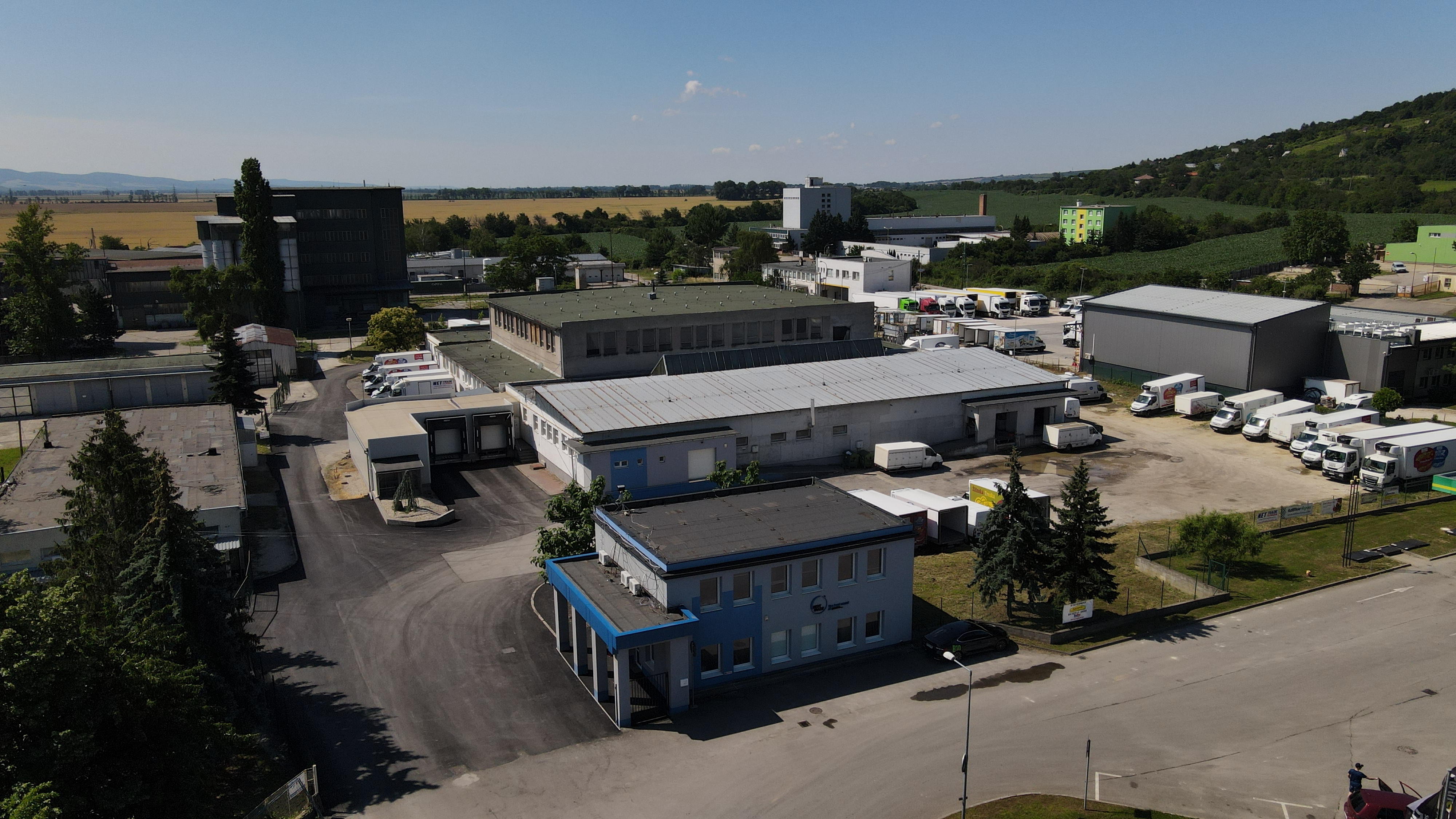 NA PRENÁJOM VÝROBNA HALA A ADMINISTRATÍVNA BUDOVA NOVÉ MESTO NAD VÁHOM