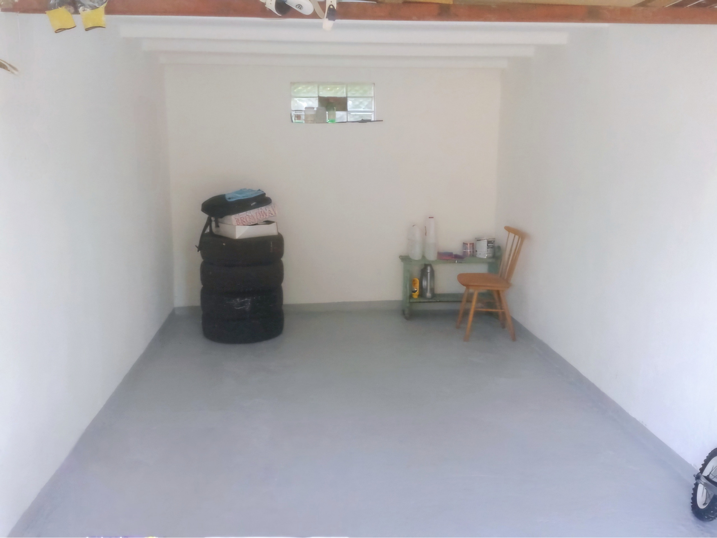 Predám garáž vo Vrbovom.