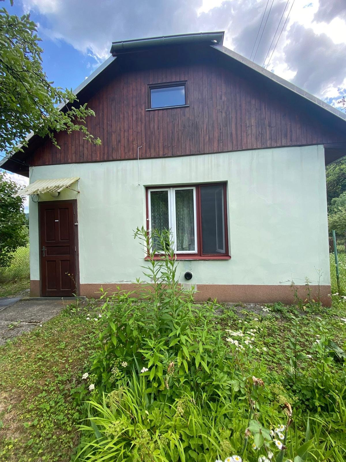 Predané : Víkendová chalupa s veľkým pozemkom  REZERVOVANÉ