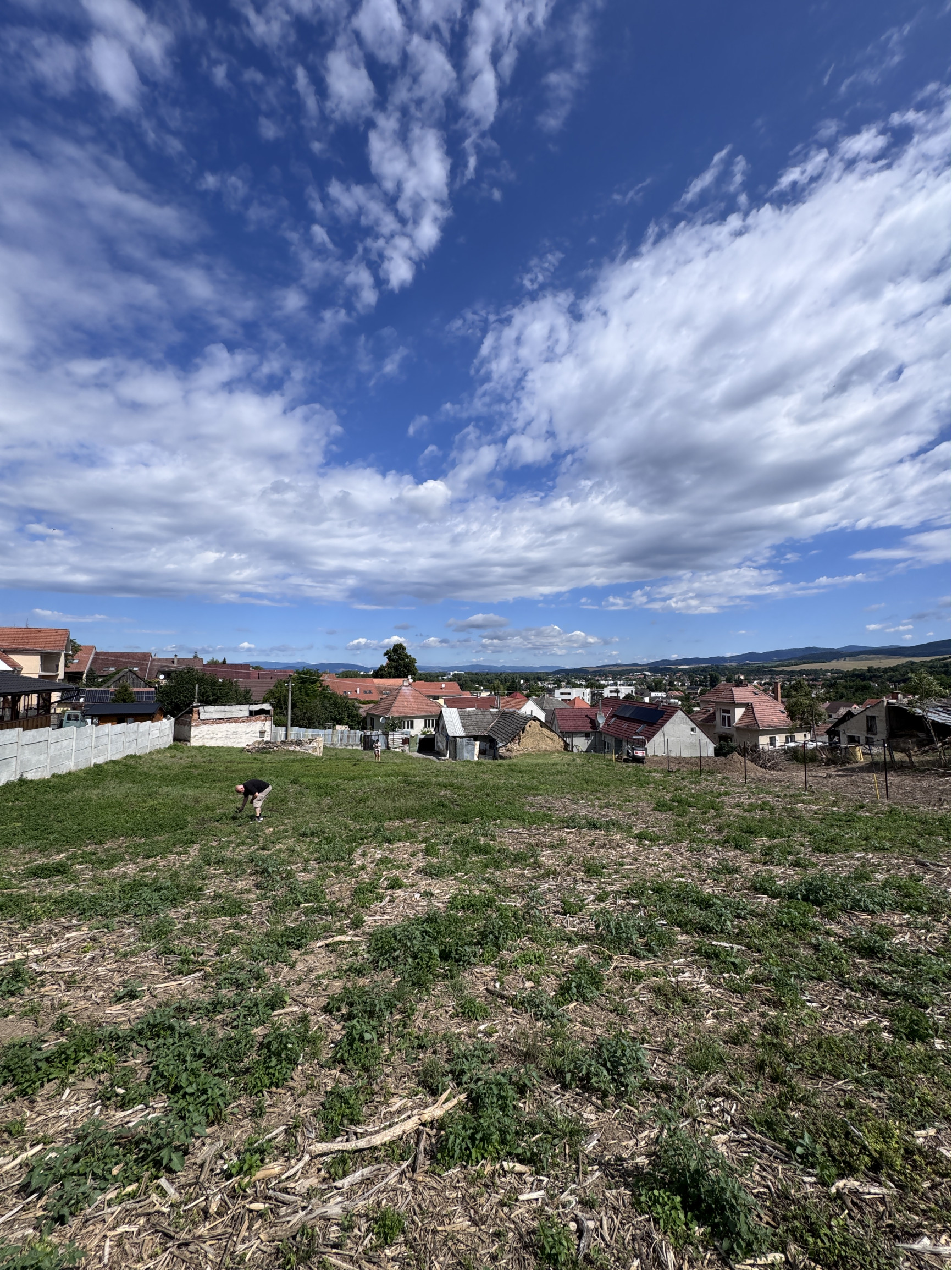 Na predaj oplotený stavebný pozemok v obci Banka, 1 623 m²