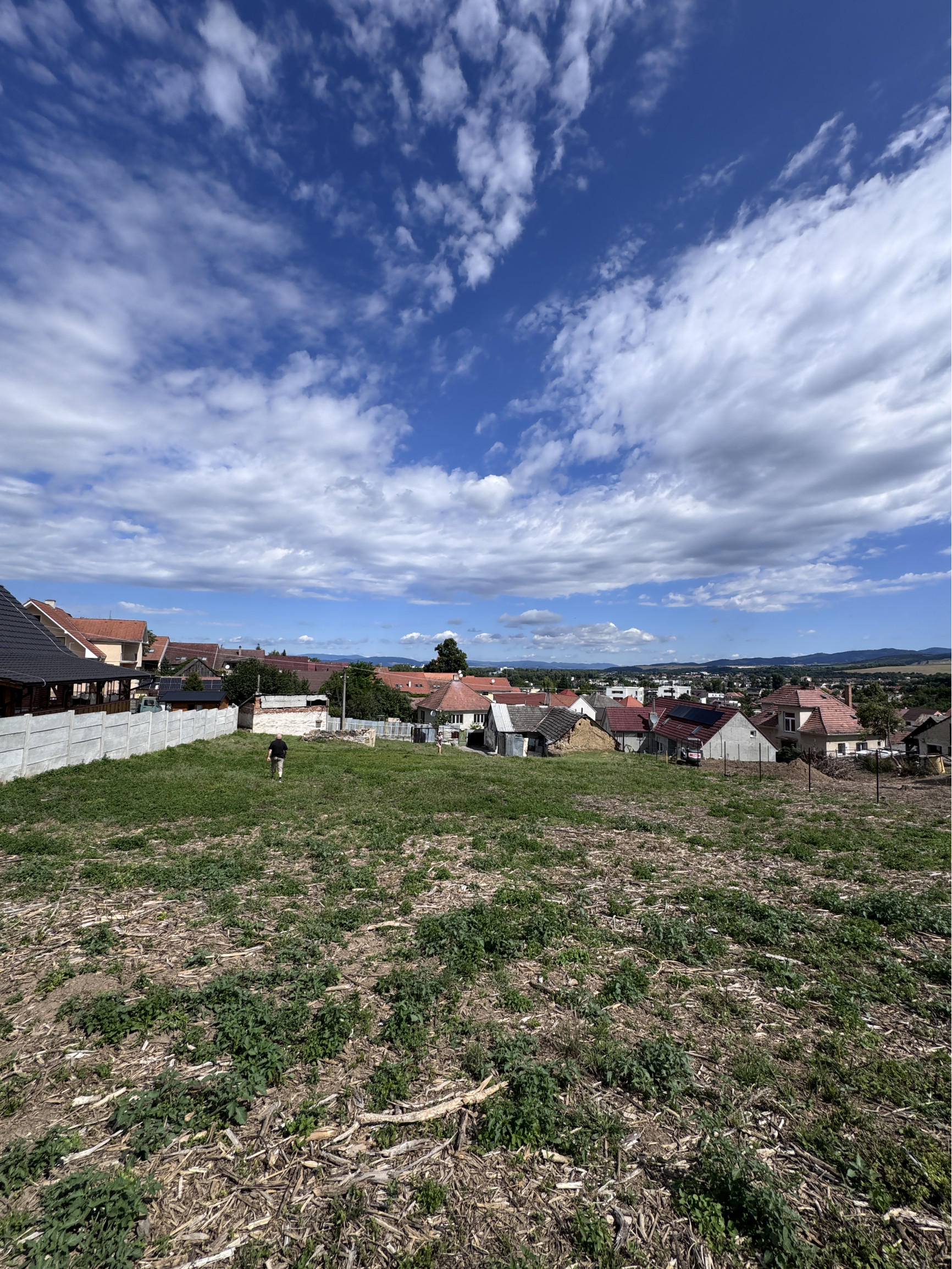 Na predaj oplotený stavebný pozemok v obci Banka, 1 623 m²