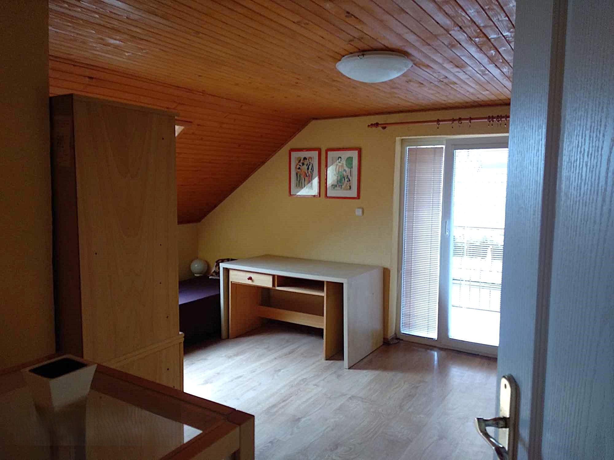 NA PRENÁJOM - 3-izbové podkrovie v Rodinnom dome Malženice