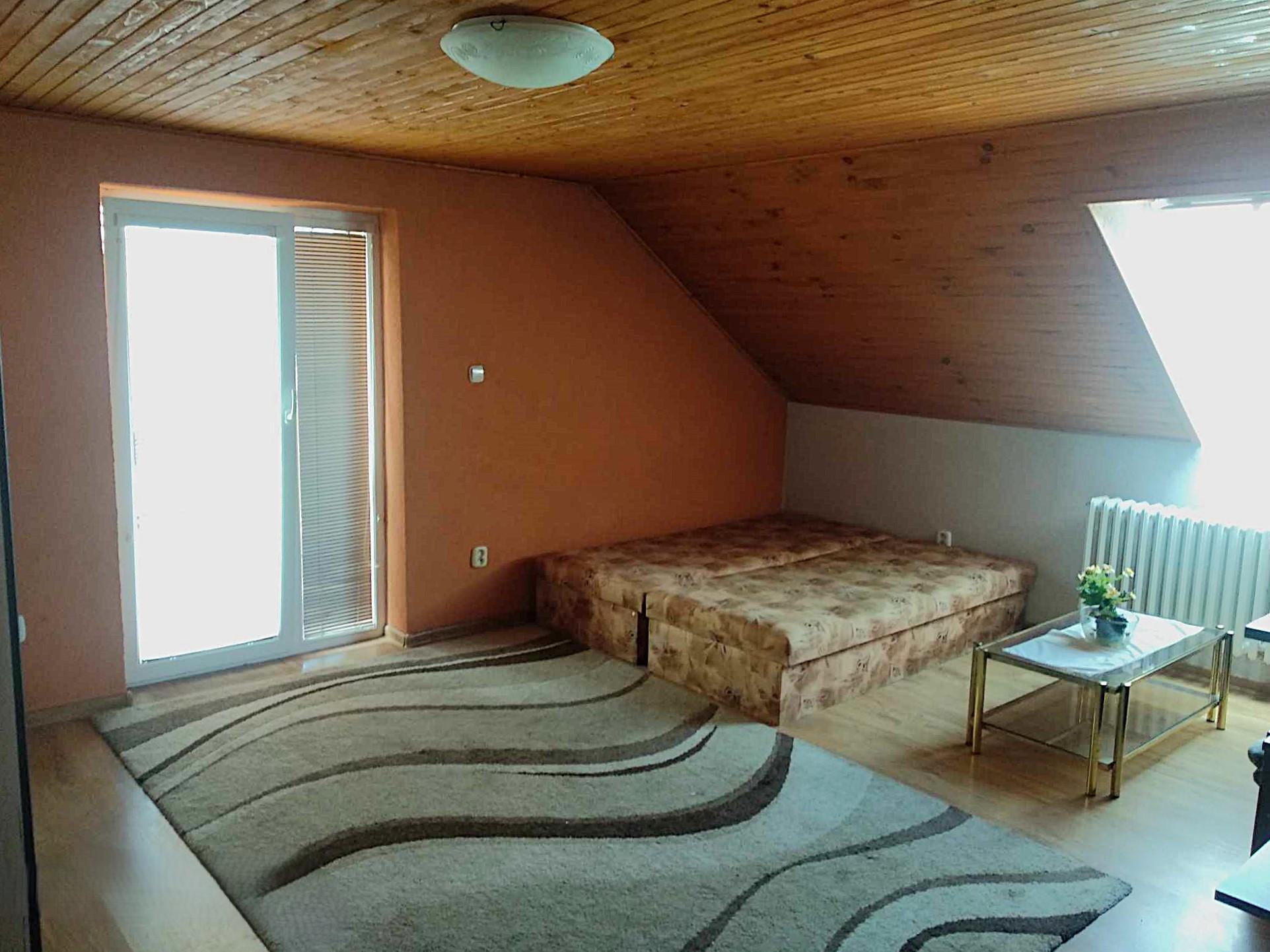 NA PRENÁJOM - 3-izbové podkrovie v Rodinnom dome Malženice