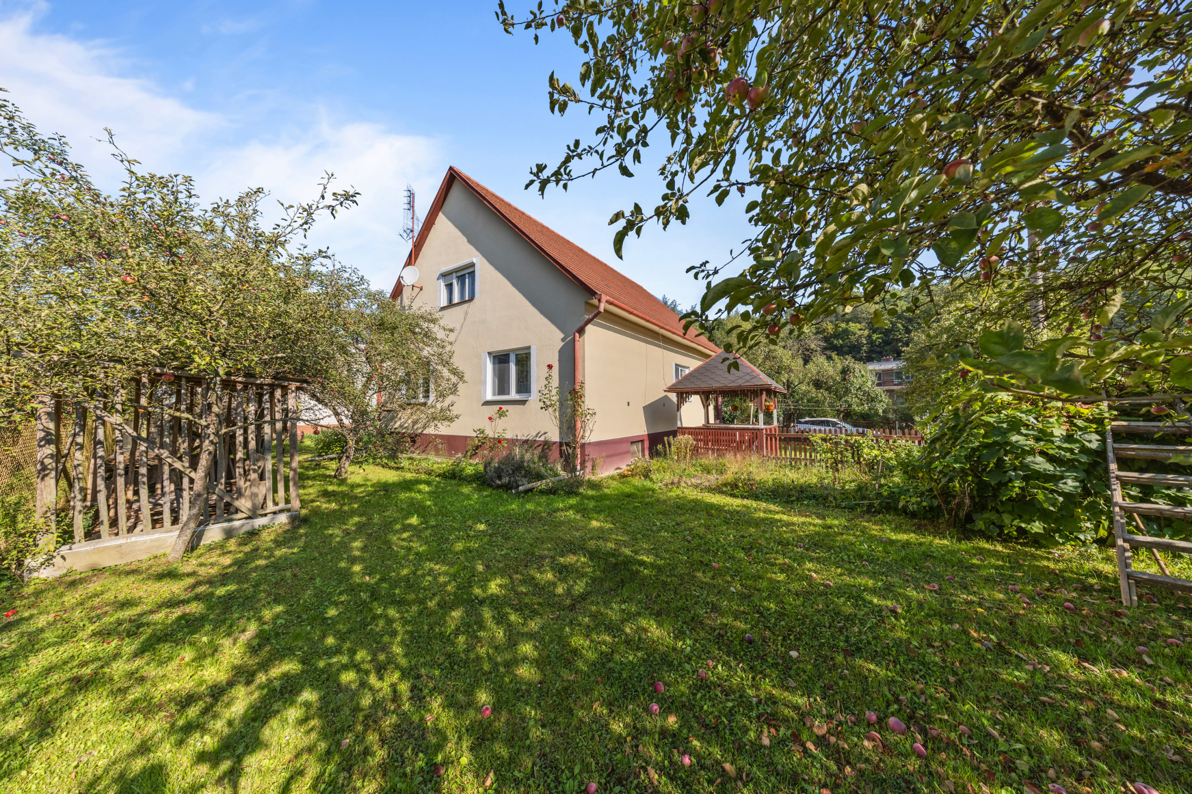 REZERVOVANÉ   4-izbový rodinný dom v Ilave so záhradou