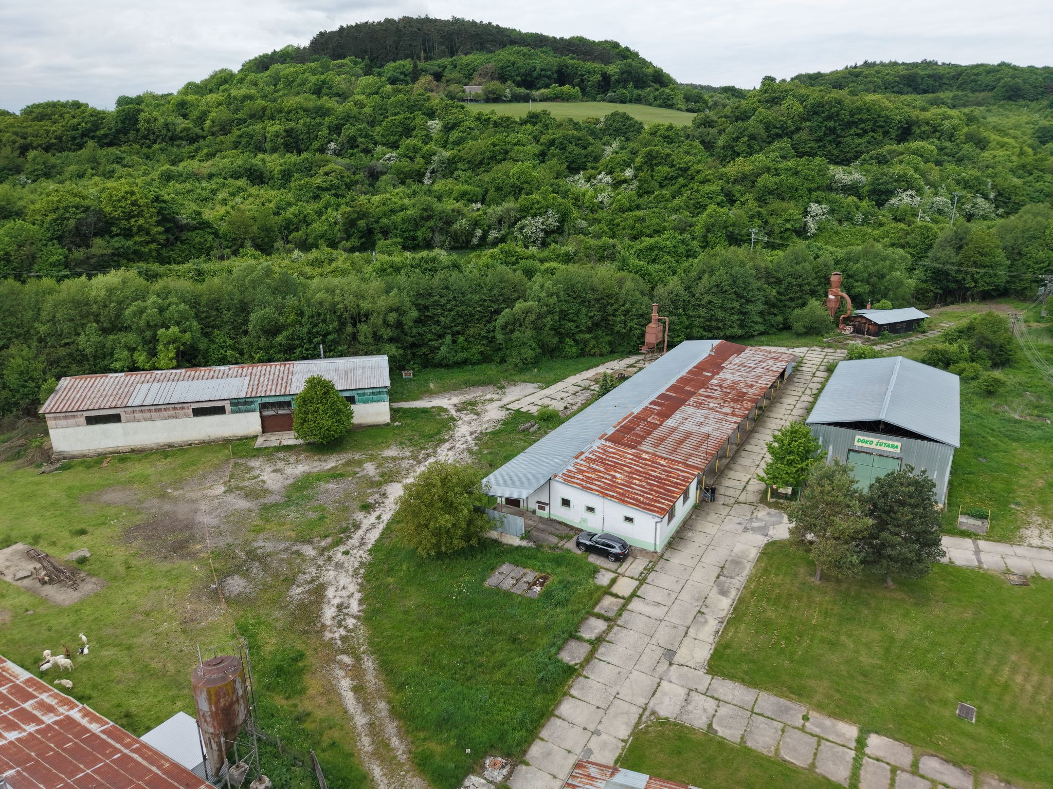 Na predaj: Priemyselný areál – výroba, logistika alebo sklad – 10 181 m2 Rezervované