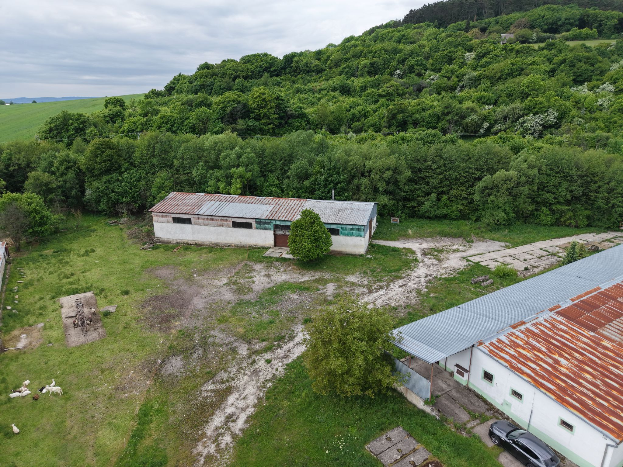 Na predaj: Priemyselný areál – výroba, logistika alebo sklad – 10 181 m2 Rezervované