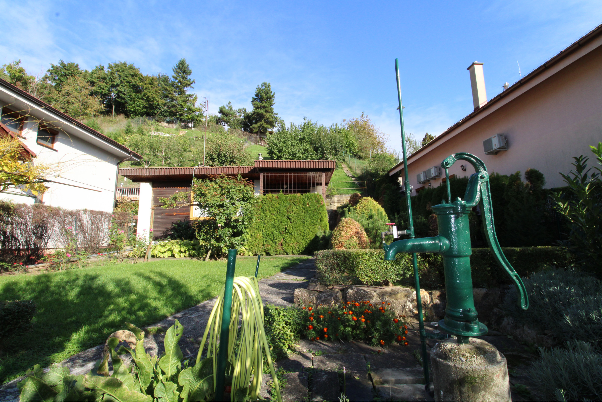 NA PREDAJ - Pozemok s chatkou neďaleko Sĺňavy