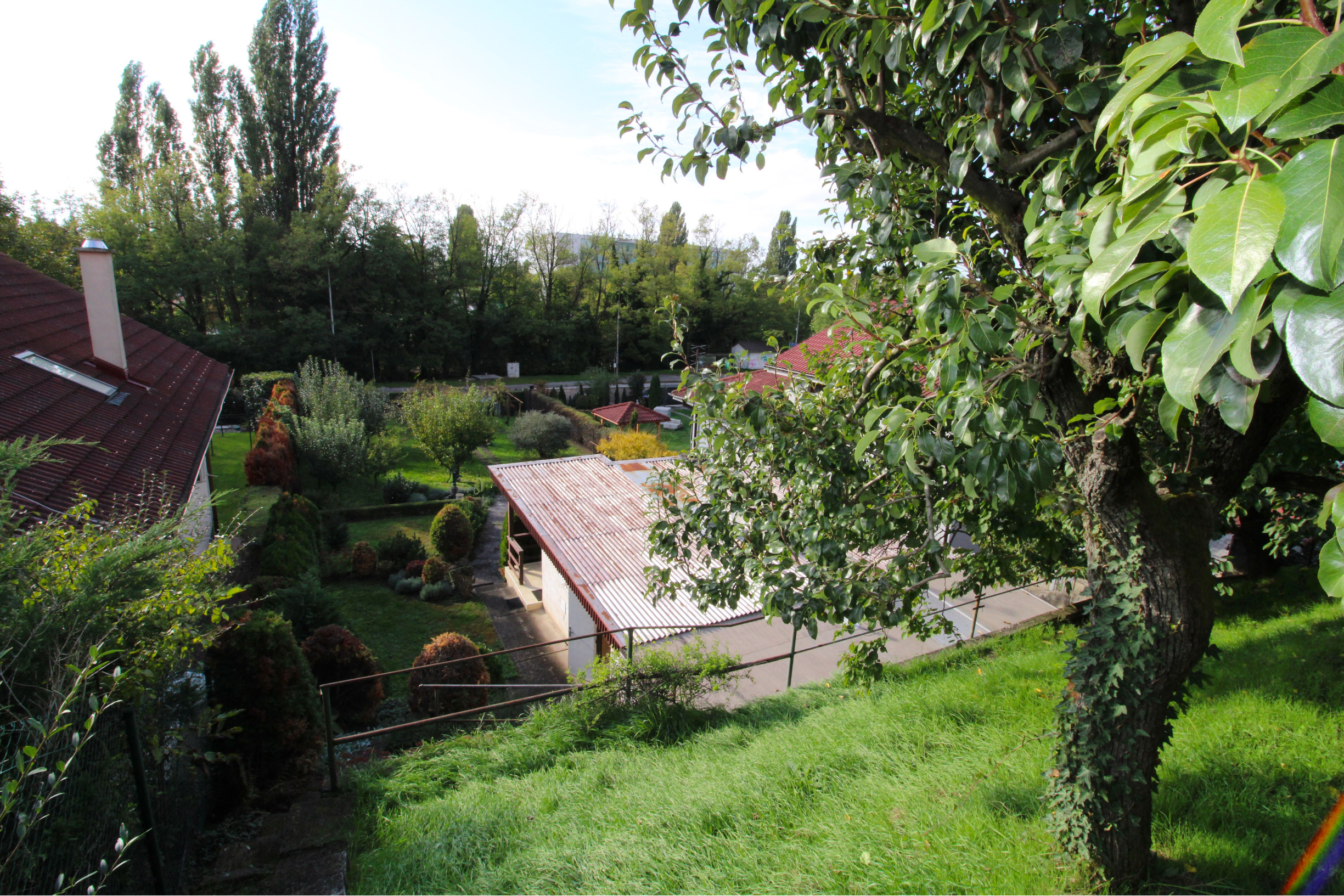 NA PREDAJ - Pozemok s chatkou neďaleko Sĺňavy