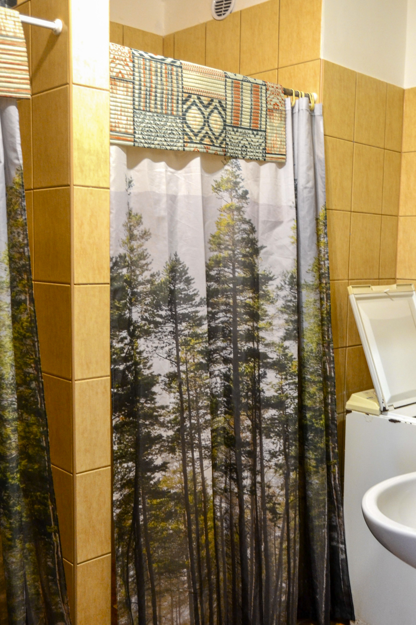 NA PREDAJ RODINNÝ DOM SO SAMOSTATNOU UBYTOVŇOU V OBCI ZAVAR