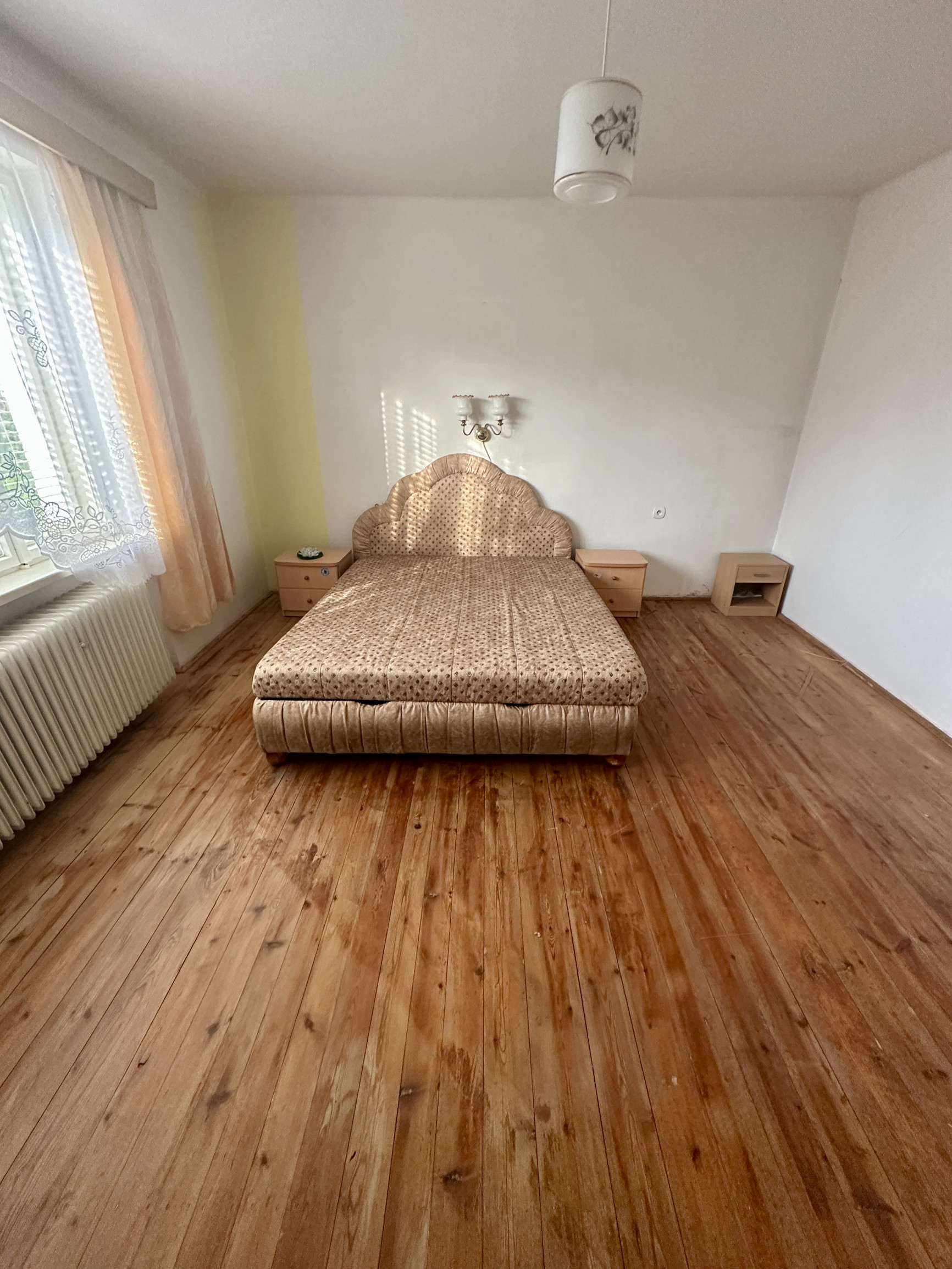 Na predaj: tehlový rodinný dom v Čachticiach.