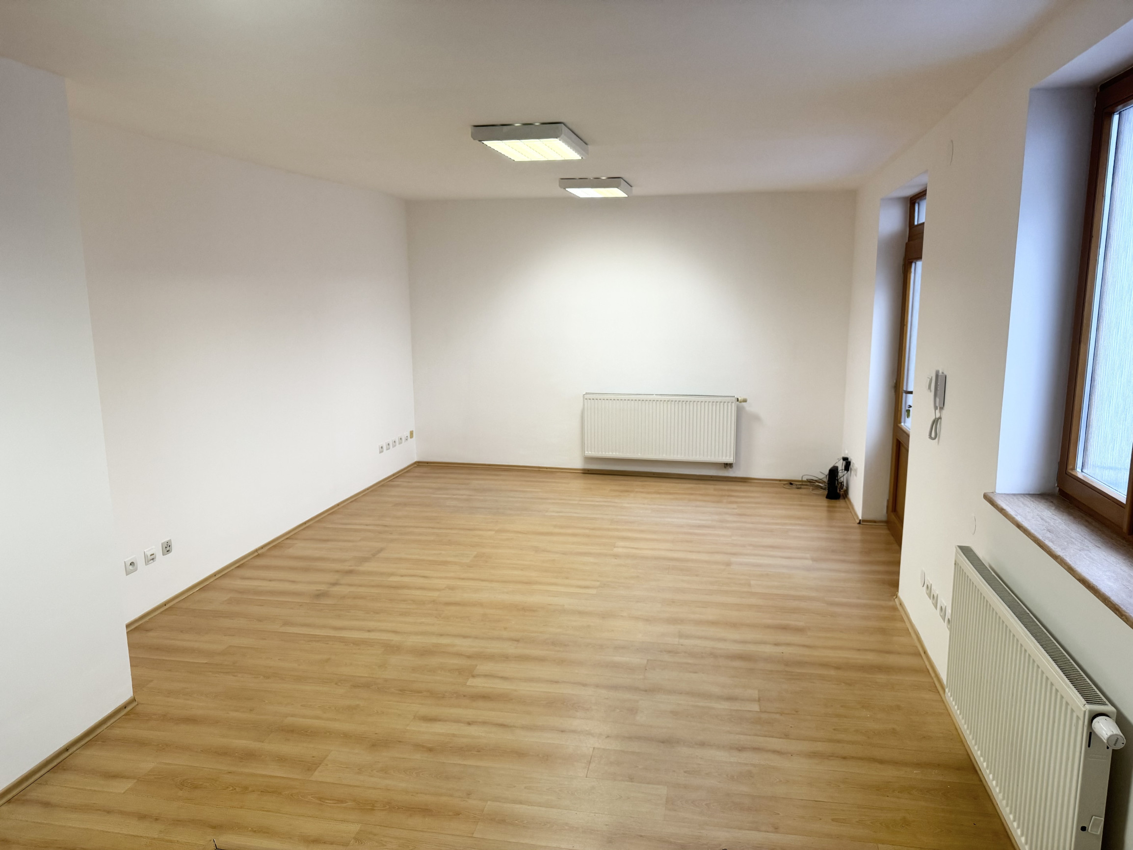 TOP priestory 45 m² – Námestie Trenčín za 400 €