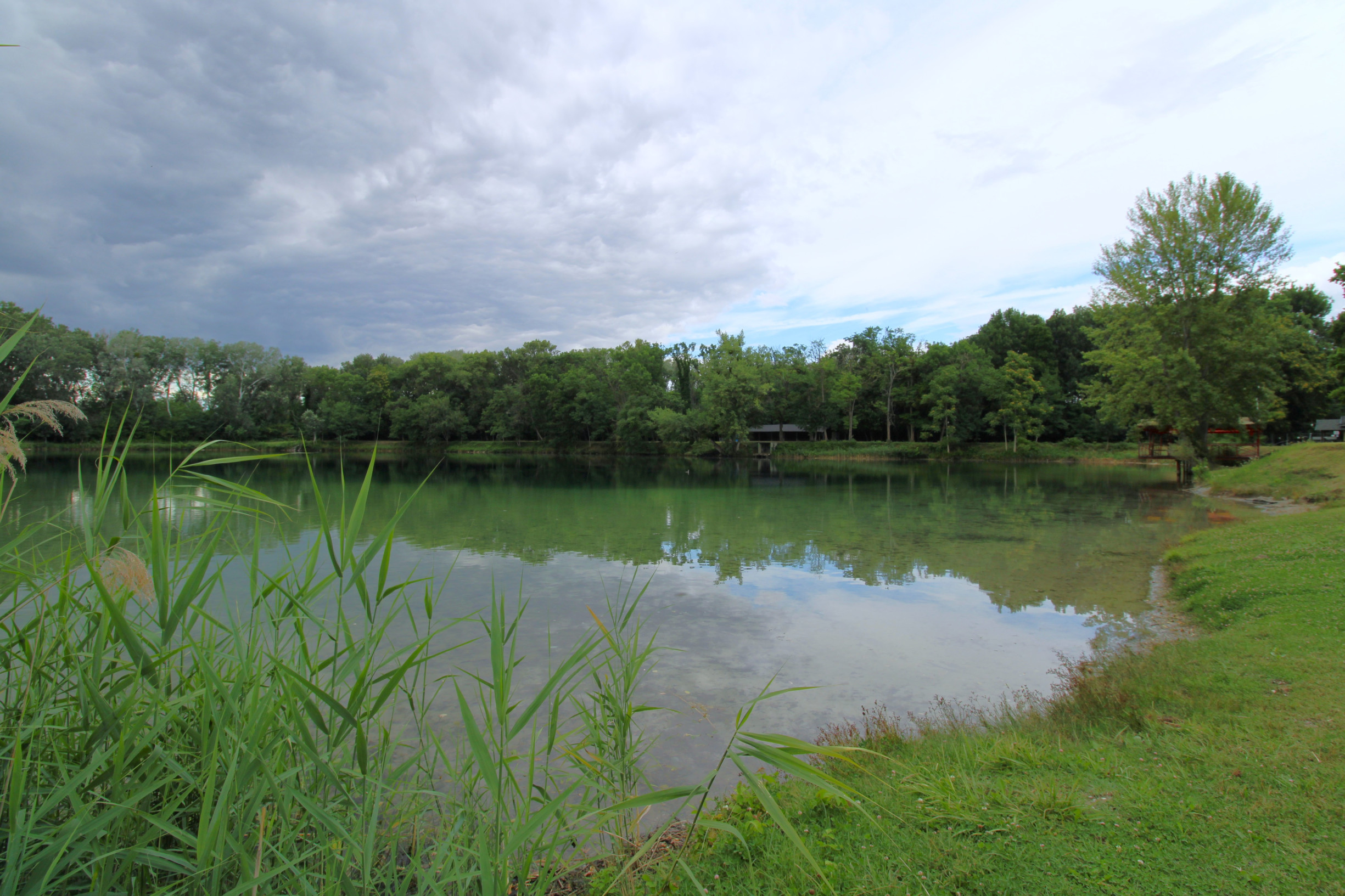 NA PREDAJ - Jazero pri Tomášikove