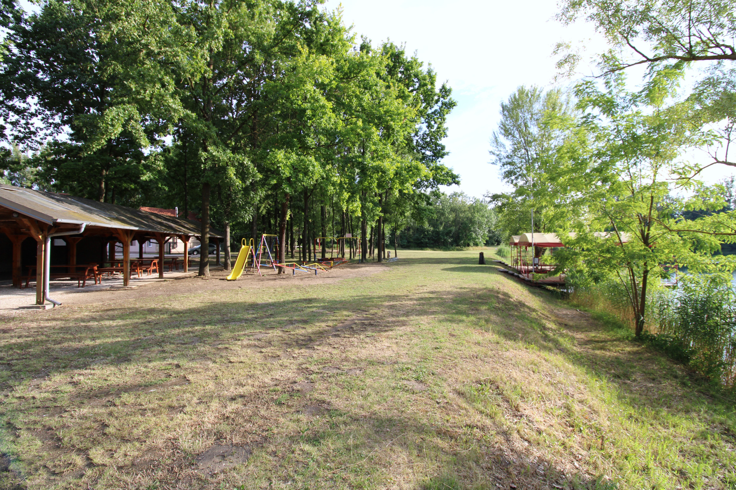 NA PREDAJ - Jazero pri Tomášikove