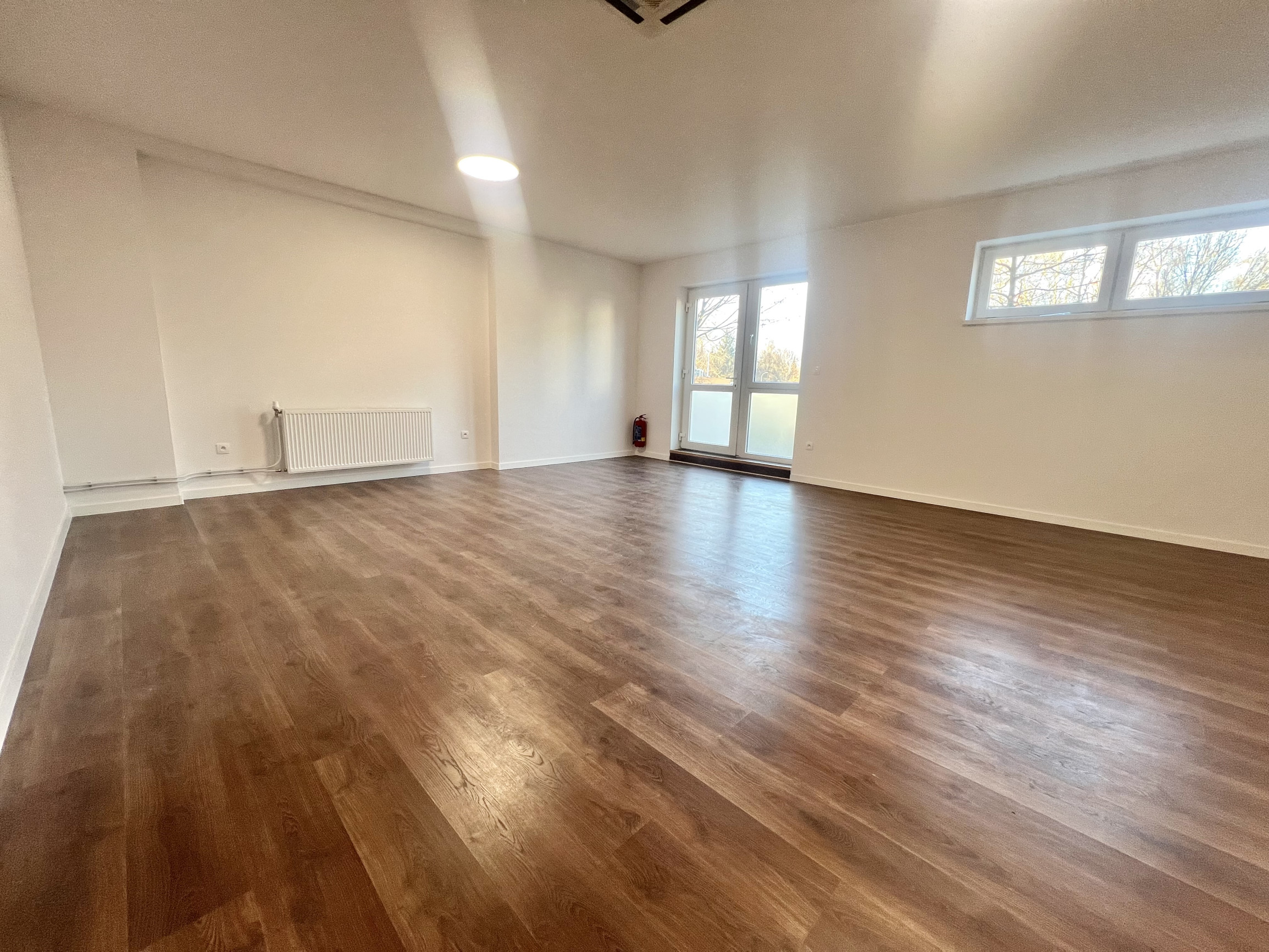 PRENÁJOM MODERNÉHO KANCELÁRSKEHO PRIESTORU