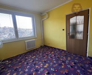 NA PREDAJ | VEĽKOMETRÁŽNY 3-IZBOVÝ BYT –TRENČÍN, SOBLAHOVSKÁ