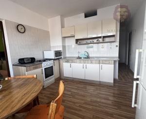 NA PREDAJ | VEĽKOMETRÁŽNY 3-IZBOVÝ BYT –TRENČÍN, SOBLAHOVSKÁ