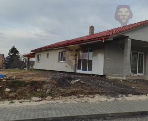 NA PREDAJ RODINNÝ DOM - NOVOSTAVBA - BYSTRIČANY 4-IZBOVÝ , 488m2 POZEMOK