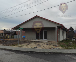 NA PREDAJ RODINNÝ DOM - NOVOSTAVBA - BYSTRIČANY 4-IZBOVÝ , 488m2 POZEMOK