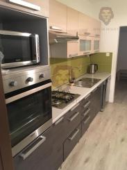 Na predaj 3-izbový byt v centre Seredi