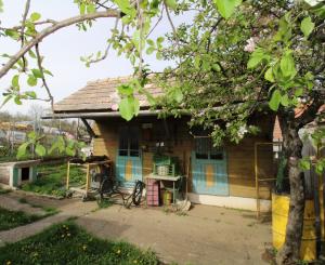 NA PREDAJ - Rodinný dom so záhradou v Sasinkove