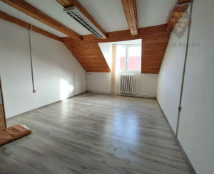 NA PRENÁJOM - Priestory pre kancelárie a služby v Hlohovci