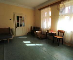 NA PREDAJ - Rodinný dom s veľkým pozemkom - Tepličky