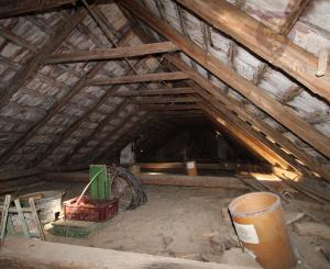 NA PREDAJ - Rodinný dom s veľkým pozemkom - Tepličky