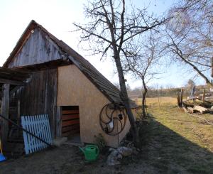 NA PREDAJ - Rodinný dom s veľkým pozemkom - Tepličky