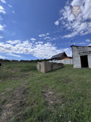 Na predaj oplotený stavebný pozemok v obci Banka, 1 623 m²