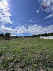 Na predaj oplotený stavebný pozemok v obci Banka, 1 623 m²