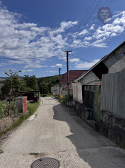 Na predaj oplotený stavebný pozemok v obci Banka, 1 623 m²