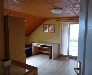 NA PRENÁJOM - 3-izbové podkrovie v Rodinnom dome Malženice