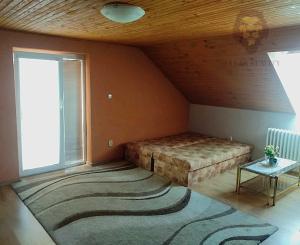 NA PRENÁJOM - 3-izbové podkrovie v Rodinnom dome Malženice