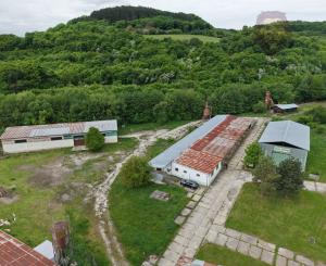 Na predaj: Priemyselný areál – výroba, logistika alebo sklad – 10 181 m2 Rezervované