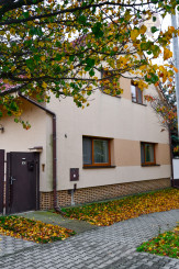 NA PREDAJ RODINNÝ DOM SO SAMOSTATNOU UBYTOVŇOU V OBCI ZAVAR