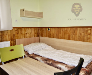 NA PREDAJ RODINNÝ DOM SO SAMOSTATNOU UBYTOVŇOU V OBCI ZAVAR