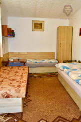 NA PREDAJ RODINNÝ DOM SO SAMOSTATNOU UBYTOVŇOU V OBCI ZAVAR