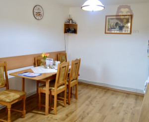 NA PREDAJ RODINNÝ DOM SO SAMOSTATNOU UBYTOVŇOU V OBCI ZAVAR