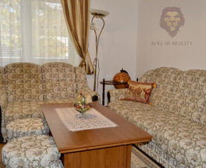 NA PREDAJ RODINNÝ DOM SO SAMOSTATNOU UBYTOVŇOU V OBCI ZAVAR