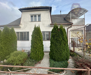 Na predaj: tehlový rodinný dom v Čachticiach.