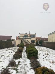 Rodinný dom v pôvodnom stave pár krokov od námestia – Nové Mesto nad Váhom