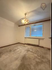 Rodinný dom v pôvodnom stave pár krokov od námestia – Nové Mesto nad Váhom